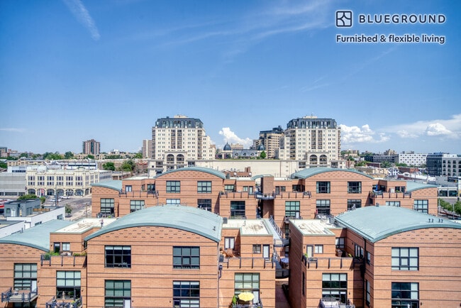 Building Photo - 140 W 10th Ave