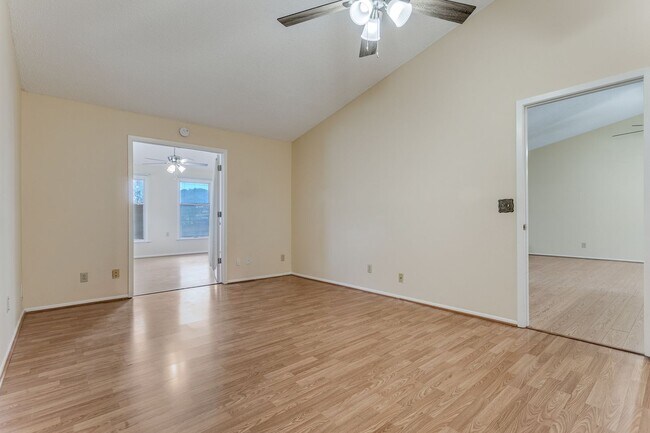 Building Photo - Charming 3-bedroom, 2 bath home in desirab...