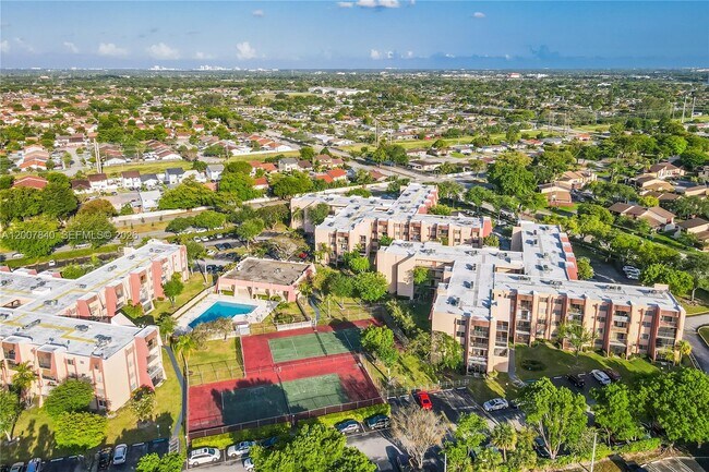 Building Photo - 13715 Kendale Lakes Cir