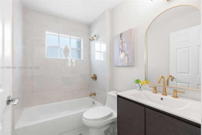 Building Photo - 15465 Lake Magnolia Pl