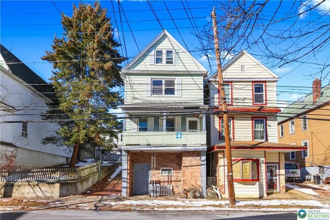 Building Photo - 746 N Washington St