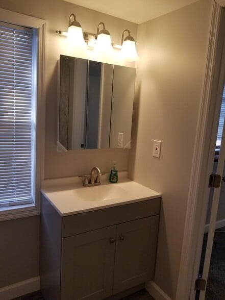 Master Bath - 3234 71st Ave N