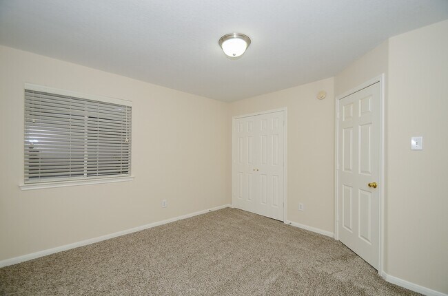 Building Photo - 5910 Llano Creek Dr