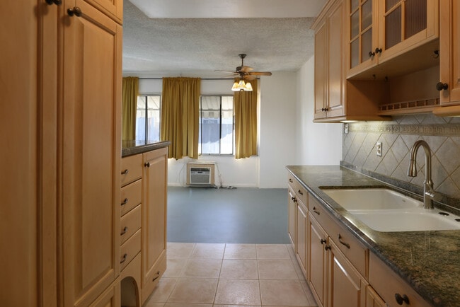 Building Photo - 250 Linden Ave