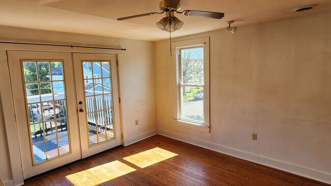 Building Photo - 56 Amm St