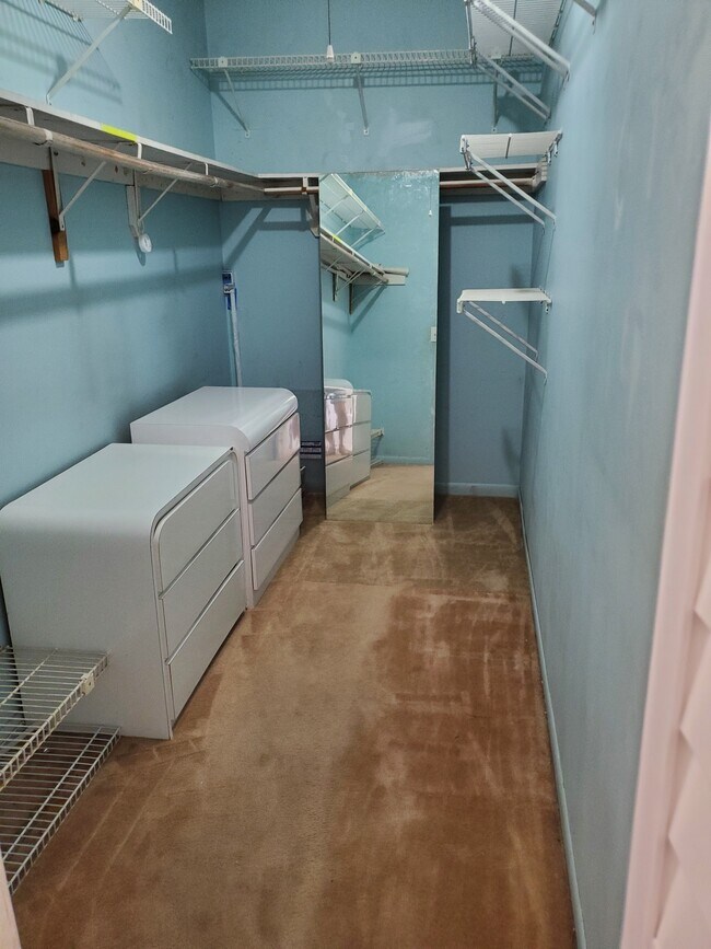 Building Photo - 1900 W 54th St