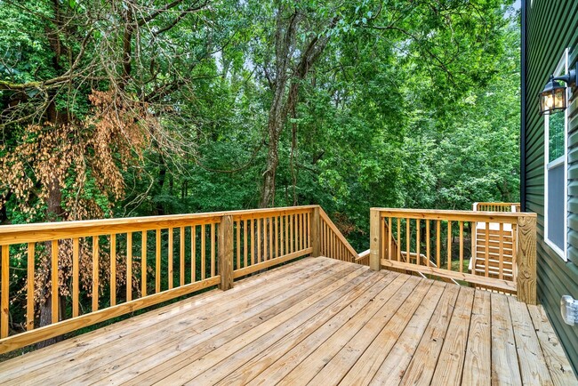 Building Photo - 4 Bedroom Home For Rent Near Downtown Clarksville!