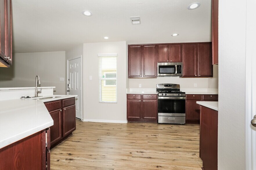 Building Photo - 16738 N Gull Dr