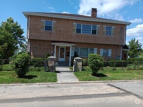 Building Photo - 2 Hillcrest Ave