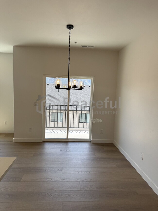 Building Photo - 272 E 850 S