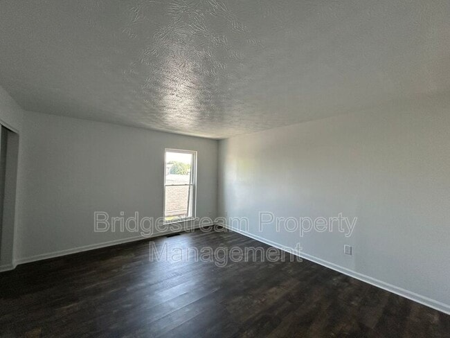 Building Photo - 957 Taylorsview Dr