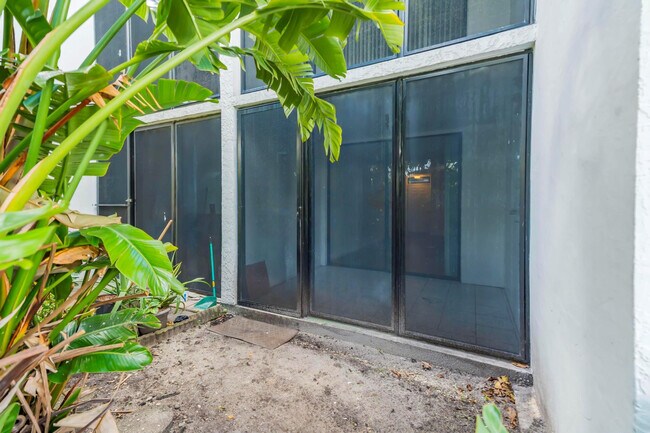 Building Photo - 210 Lake Pointe Dr