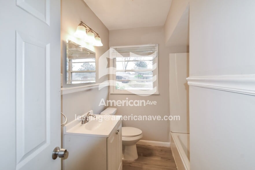 Building Photo - 616 Byrne Dr