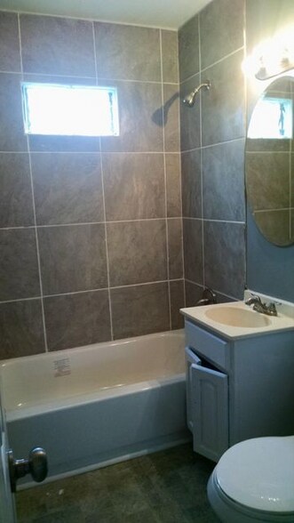 Building Photo - 2275 Union Ave