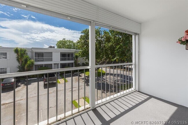 Building Photo - 6449 Bay Club Dr