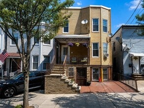 Building Photo - 816 19th St