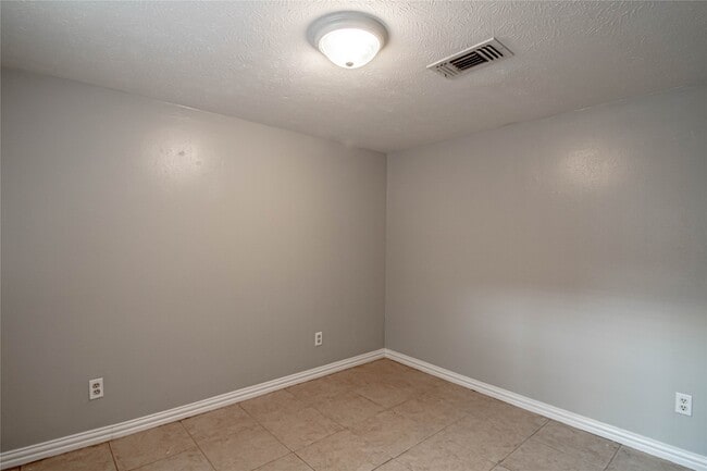 Building Photo - 26620 Primrose Ct