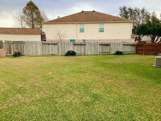 Building Photo - 3927 Flatwood Dr