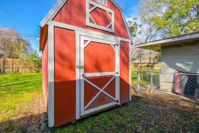 Building Photo - 5006 Libbey Dr