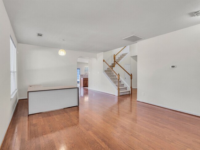 Building Photo - 29650 Legends Green Dr