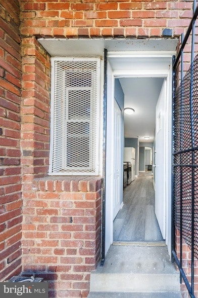 Building Photo - 905 19th St NE