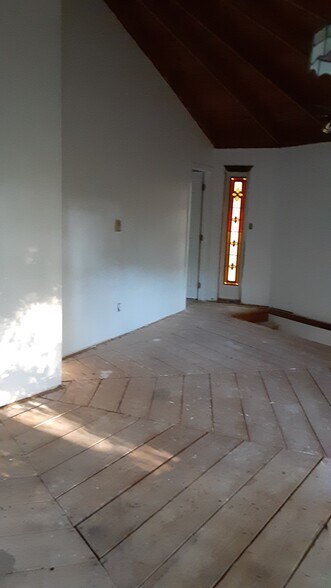 Building Photo - 543 Solar Dr