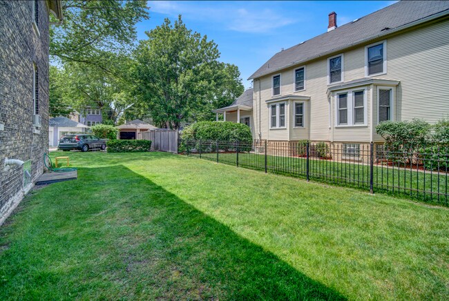 Building Photo - 2018 Pratt Ct