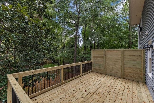 Building Photo - Fully Renovated Townhome - Downtown Wake Forest!