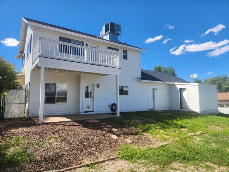 Building Photo - 5701 N Squaw Dr
