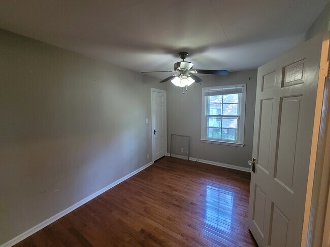 Building Photo - 6242 Evanston Ave