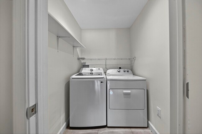 Building Photo - 410 NE 34th St