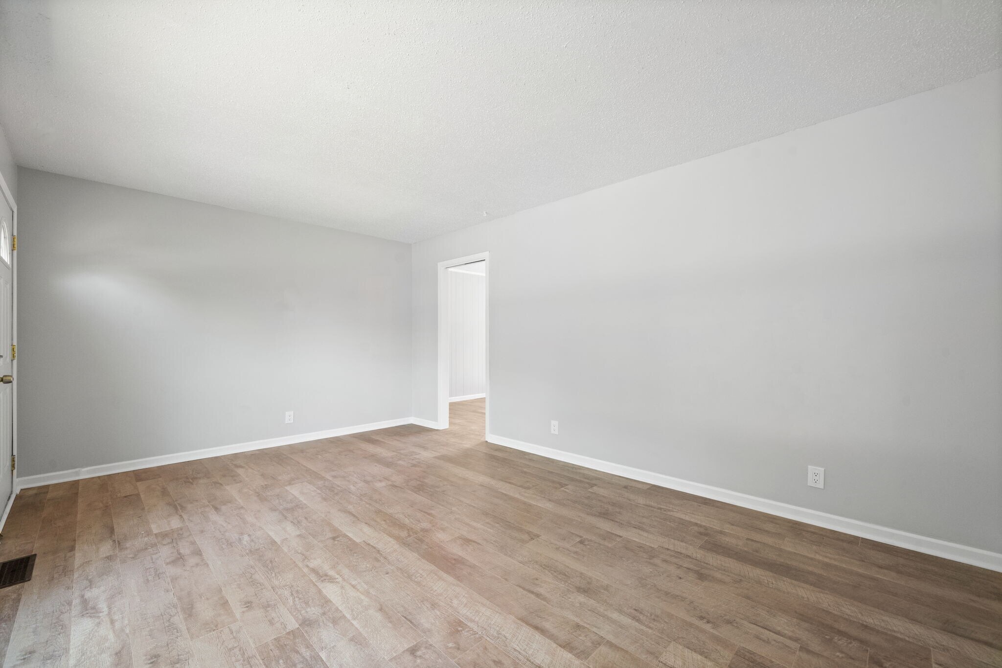 Building Photo - 208 Aster Dr