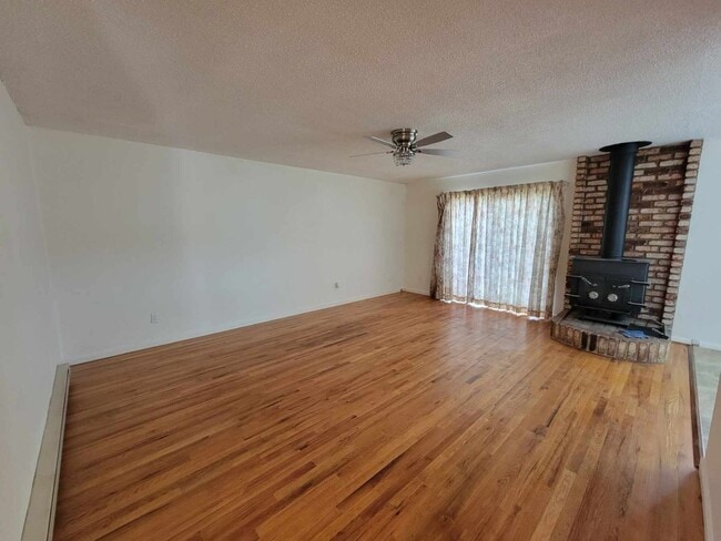 Building Photo - Nice Home Near Weaverville!!