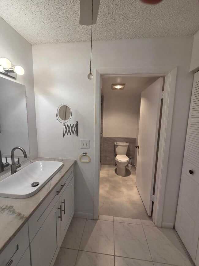 Building Photo - 9187 Norte Lago