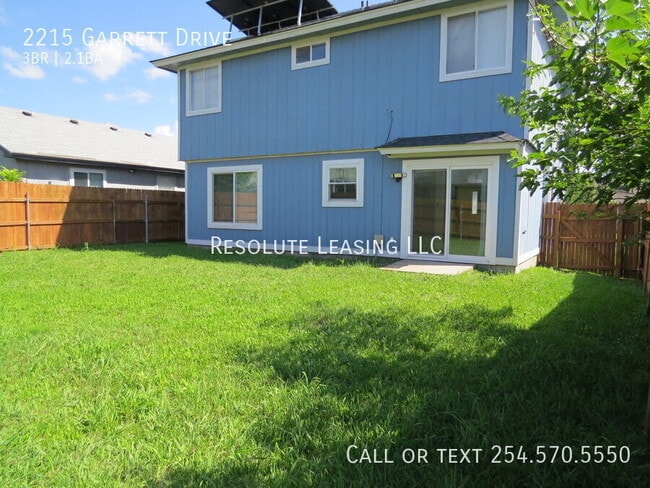 Building Photo - 2215 Garrett Dr