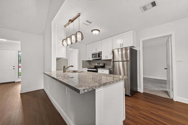 Building Photo - 509 Southern Oaks Dr