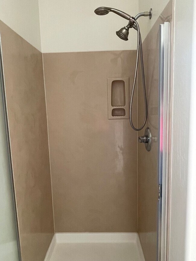 Building Photo - Occupied Do not disturb Tenant - 2 Bedroom...