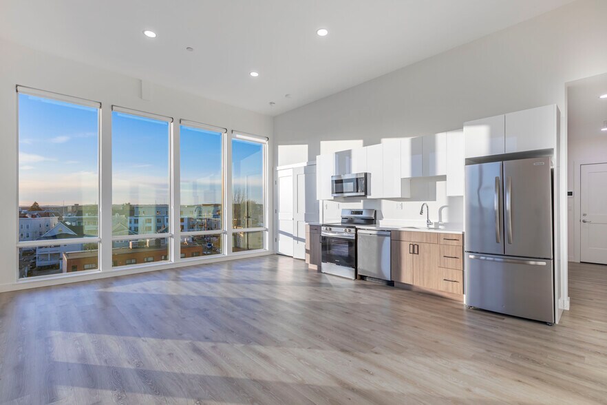 Building Photo - 319 Broadway