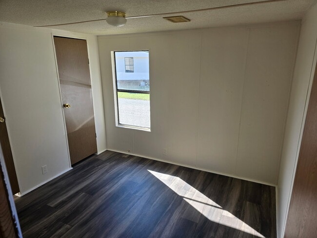 Building Photo - 472 Ruben Wells Rd
