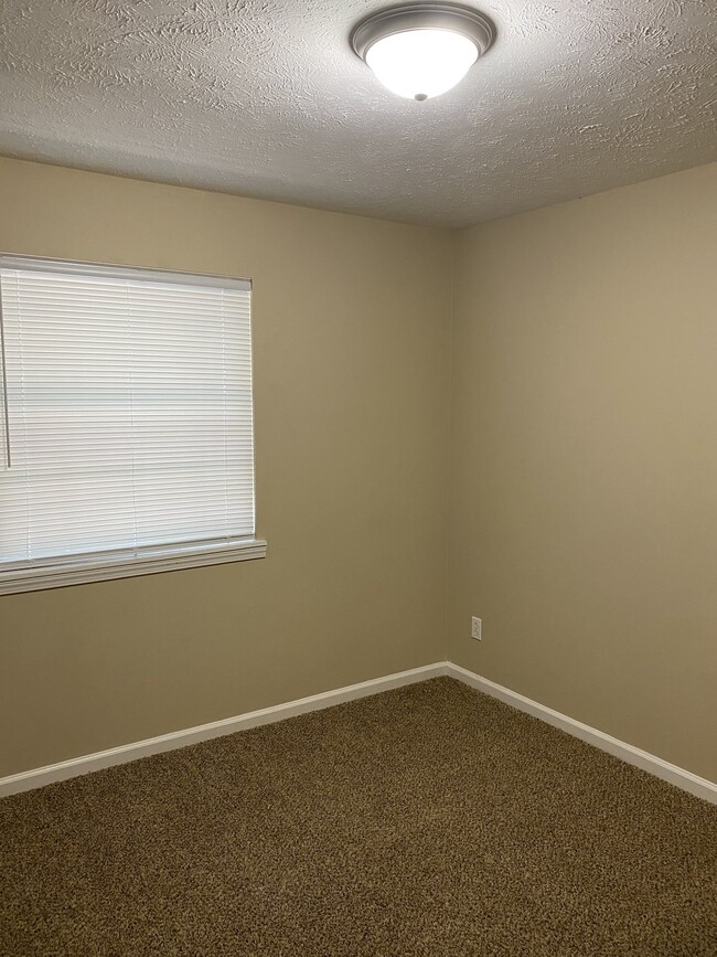 Building Photo - "Charming 2-Bedroom Apartment at 3854 A No...