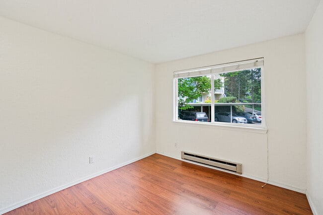 Building Photo - 9494 Redmond - Woodinville Rd NE