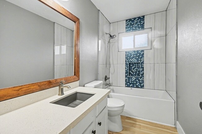 Building Photo - 522 Crestwood Dr