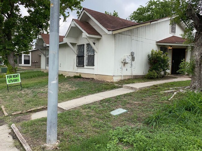 Primary Photo - Spacious 2BR/1BA- Home Available Now!