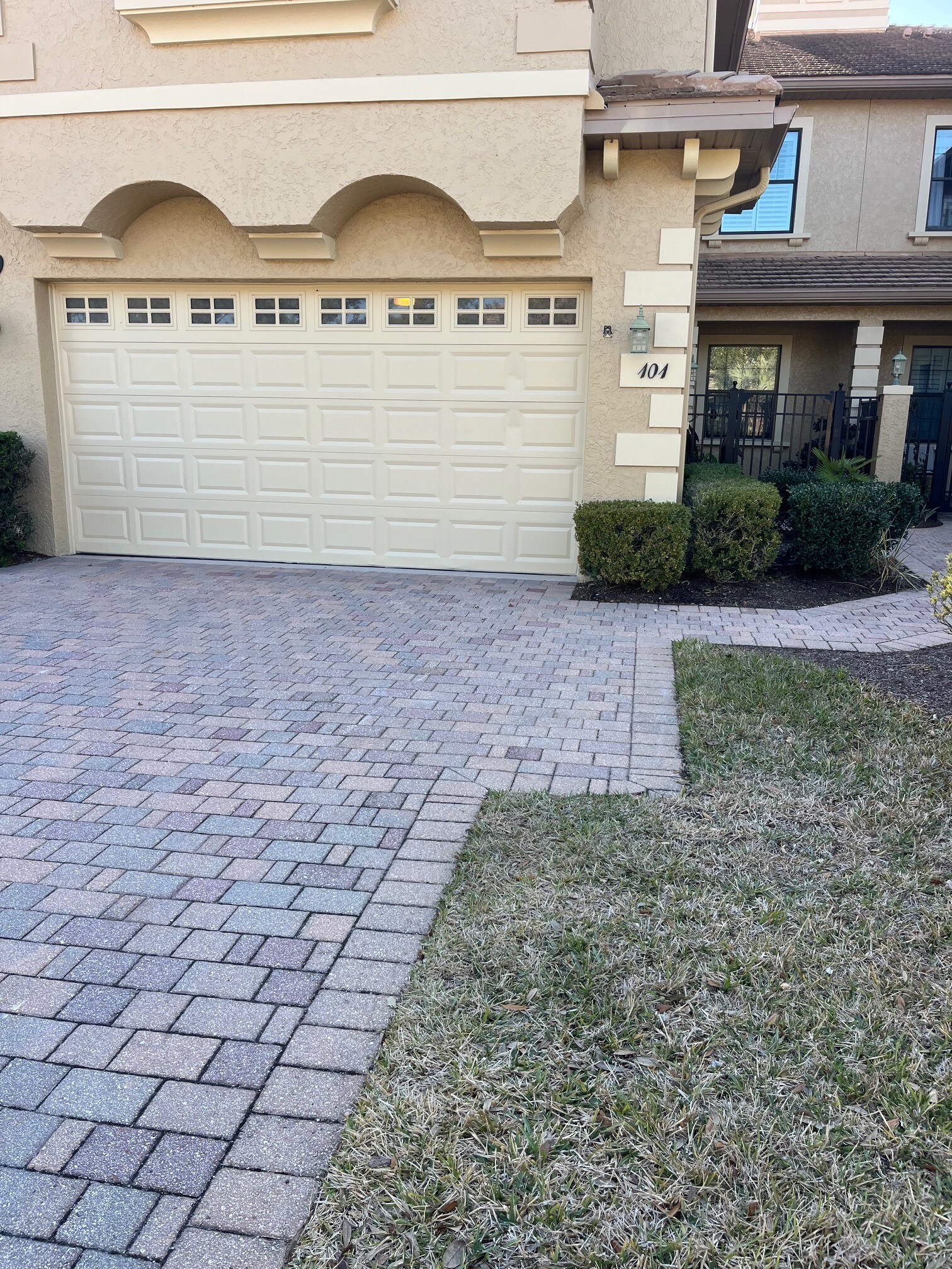 Two car garage - 100 Laterra Links Cir