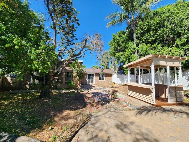 Building Photo - Single Story 3 Bedroom House in Serra Mesa with Pool