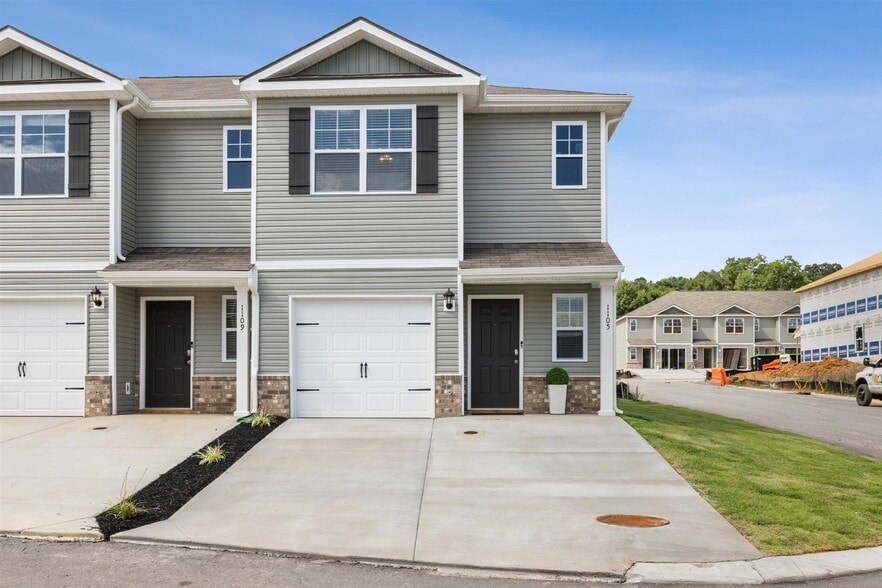 Building Photo - Central Townhomes