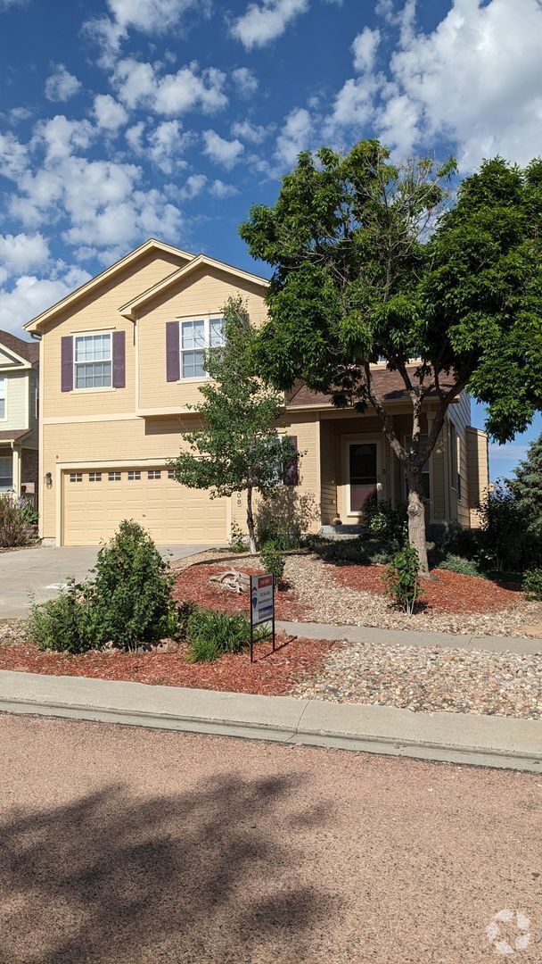 Building Photo - TWO STORY WITH FINISHED WALKOUT BASEMENT A...