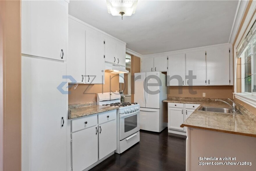 Building Photo - 30 Pickford Ave