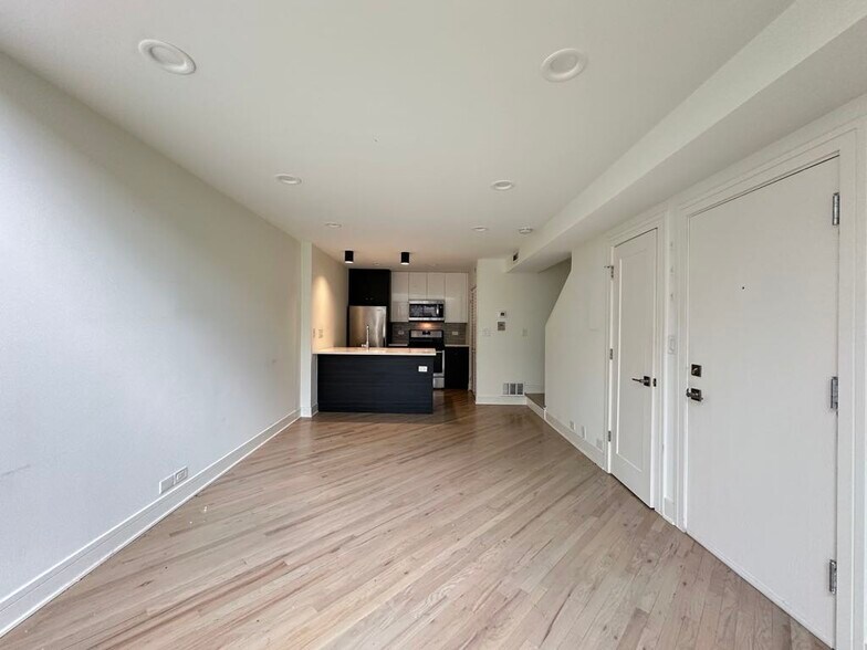 Building Photo - 843 W Grace St