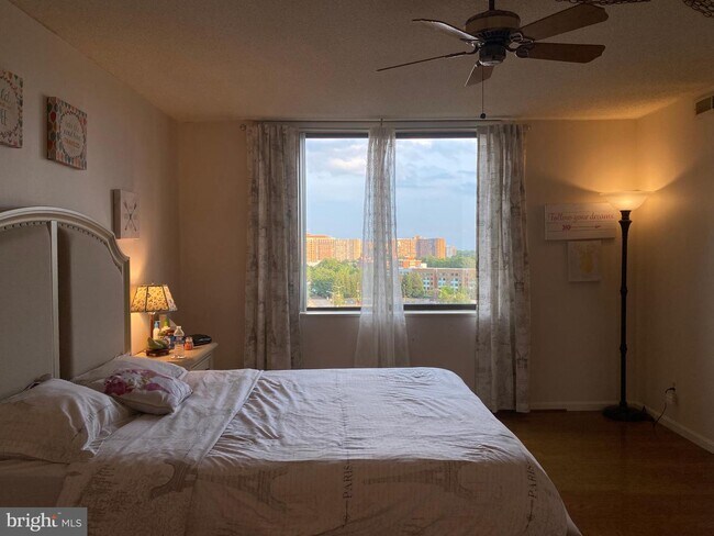 Building Photo - 3713 S George Mason Dr